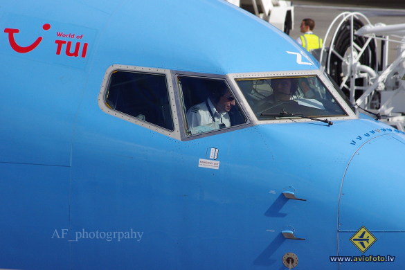 Boeing 737-8K5